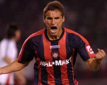 En 2008, Bergessio festeja el gol del empate histórico ante River