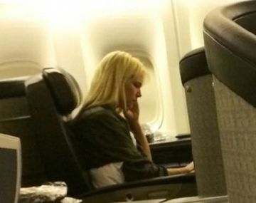 Escracharon a Valeria Mazza en un vuelo