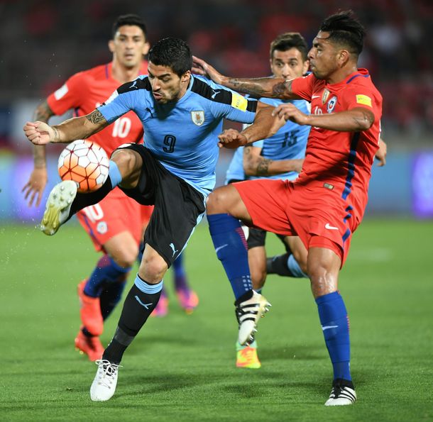 Chile y Uruguay se enfrentan en Santiago por Eliminatorias