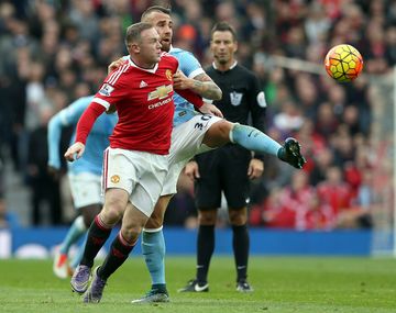 El City rescató un punto en Old Trafford y se mantiene en la punta de la Premier