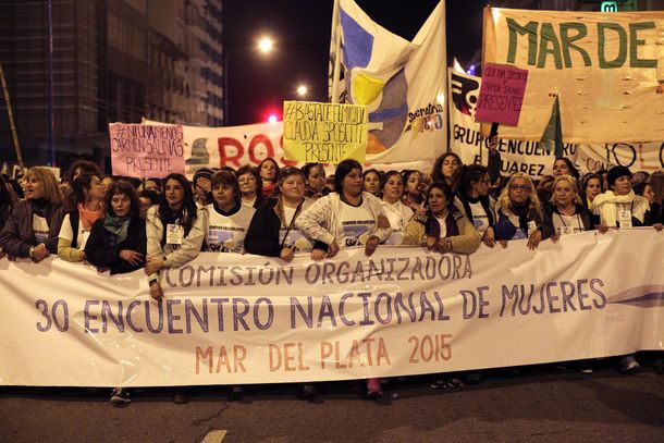 Feministas acusan a fuerzas de choque neonazis por incidentes en Mar del Plata