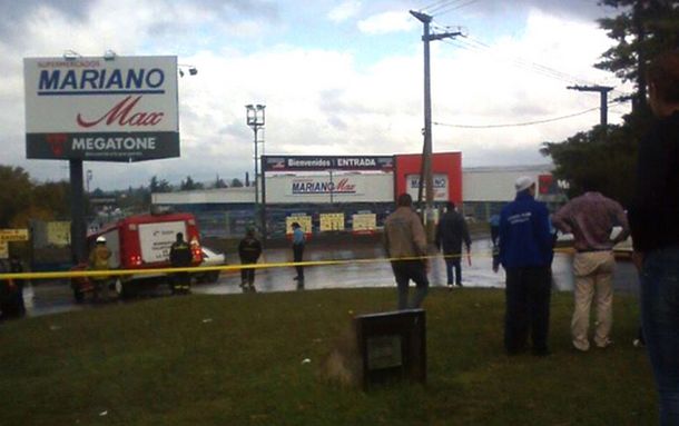 Asalto y toma de rehenes en un supermercado de Córdoda: hubo al menos dos disparos