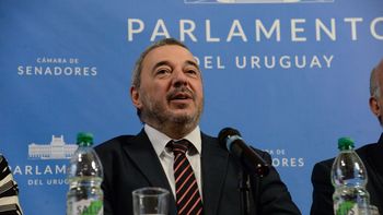 Asamblea Uruguay apoyará la precandidatura presidencial de Mario Bergara. Asamblea Uruguay apoyará la precandidatura presidencial de Mario Bergara.
