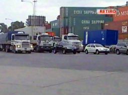 Está cortado el tránsito en la autopista Illia por un desalojo