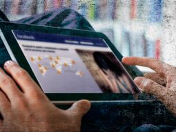 Un hombre denunció que alguien hackeó la cuenta de Facebook de su hija y colocó su foto en una página web. Un hombre denunció que alguien hackeó la cuenta de Facebook de su hija y colocó su foto en una página web.