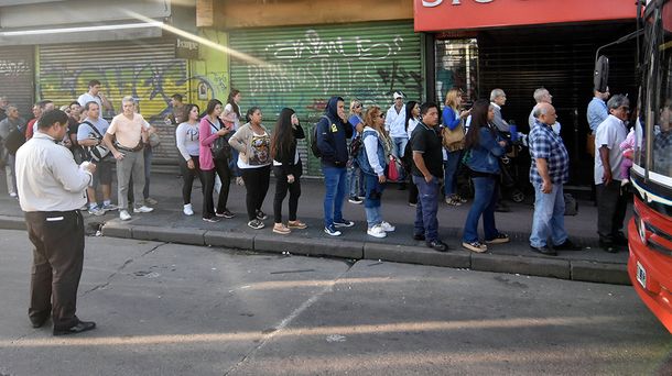 Viajar el 6 de abril en transporte público será imposible