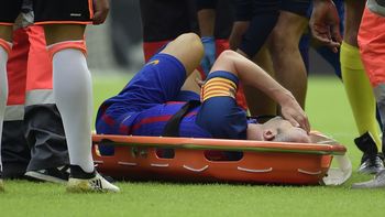 Andrés Iniesta se lesionó en el partido ante Valencia Andrés Iniesta se lesionó en el partido ante Valencia