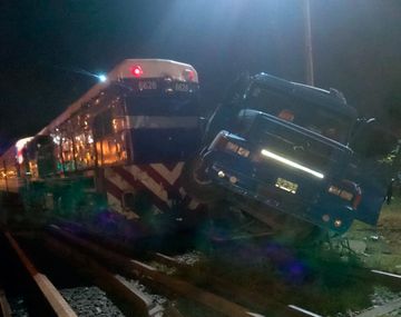 VIDEO: El fuerte choque entre una formación del Sarmiento y un camión