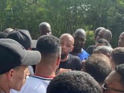 Barras de Fluminense increparon a Felipe Melo: lo acusaron de ir para atrás