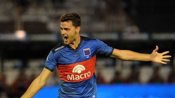 tigre aprovecho el jugador de mas y vencio a huracan tigre aprovecho el jugador de mas y vencio a huracan