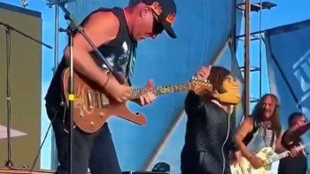 la renga volvio a tocar panic show y subio a milei al escenario: el leon se escapo la renga volvio a tocar panic show y subio a milei al escenario: el leon se escapo