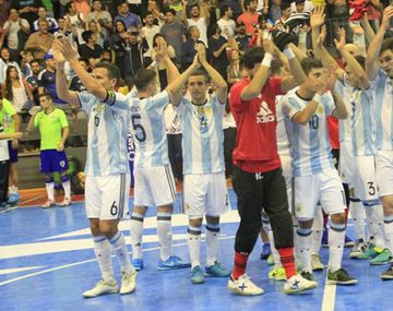 Desazón de los futbolistas argentinos tras la derrota ante Brasil