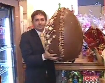 Blooper de pascuas: en un móvil de C5N rompieron un huevo de 3500 pesos