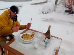 El desopilante video de un bar de Ushuaia tras la habilitación de los encuentros al aire libre