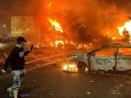 Graves disturbios en Dublín tras el apuñalamiento de tres chicos y una mujer