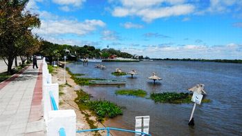 Así se ve la costanera de Corrientes por la crecida del río Paraná