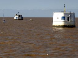 Venta de acciones, suba de tarifas y cortes a deudores: los detalles del plan de privatización de AySA