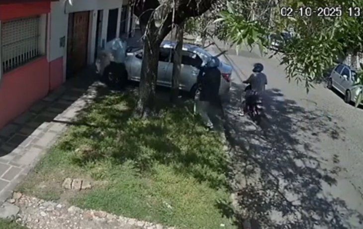 Video: motochorros balearon a un hombre para robarle el auto en Lanús
