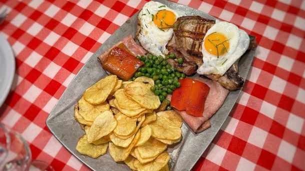 Las costillas a la riojana suelen ser una opción tentadora para los comensales. Las costillas a la riojana suelen ser una opción tentadora para los comensales.