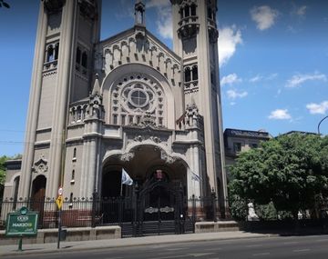 VIDEO: Así quemaron el altar de una iglesia en Caballito