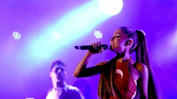 Ariana Grande se presentó en el DirecTV Arena.