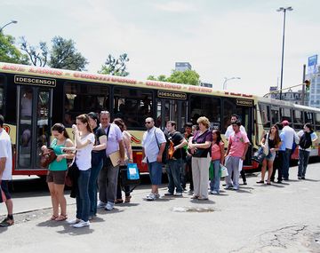 {altText(,#Paritarias2015 El martes que viene no habrá colectivos en todo el día)}