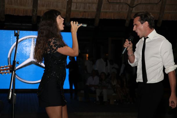Griselda Siciliani y CarlitosCasella cantando