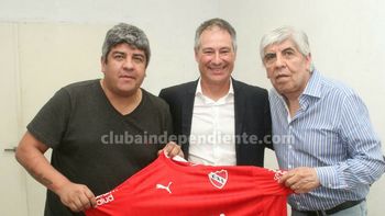 Holan, junto a Pablo y Hugo Moyano Holan, junto a Pablo y Hugo Moyano