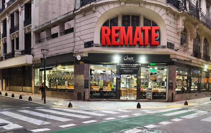 Crisis económica: cerró un pizza libre del centro porteño y rematan todo su mobiliario