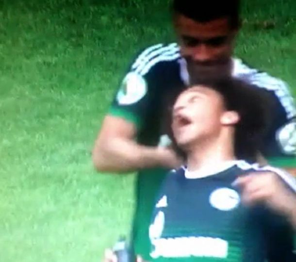 Un argentino y su curiosa broma a un compañero durante un festejo