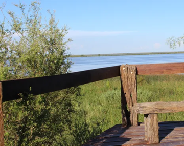 El pueblo con senderos naturales, con costanera al río Paraná y súper tranquilo.