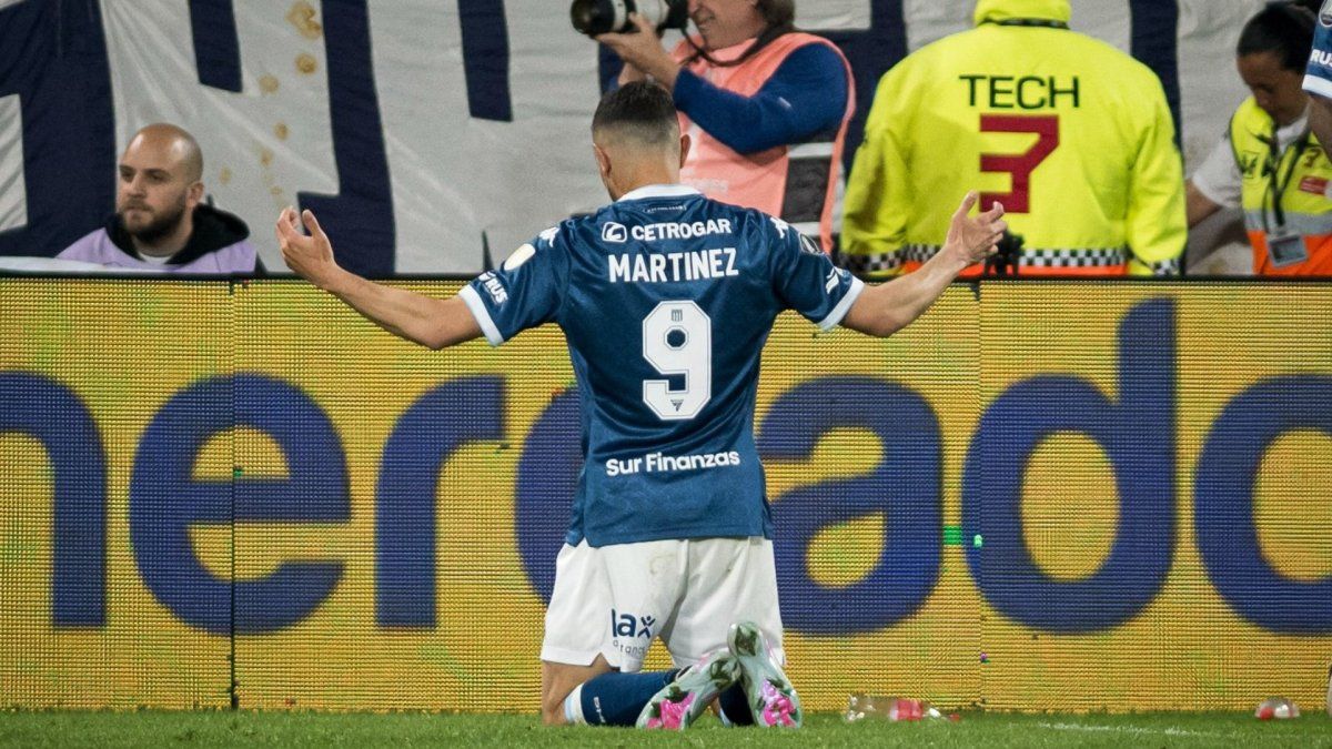 Serie abierta y con polémicas: Racing venció 1-0 a Vélez en Liniers por los cuartos de la Copa Libertadores