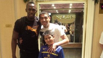 usain bolt se dio el gusto y conocio a su idolo riquelme usain bolt se dio el gusto y conocio a su idolo riquelme