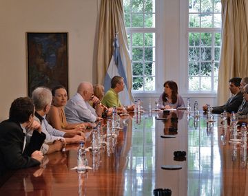 Cristina recibe a familiares de víctimas de la AMIA