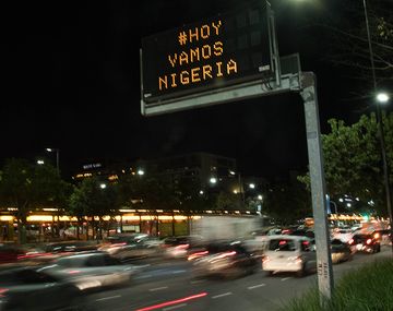 Vamos Nigeria: el insólito mensaje con el que amanecieron las calles de Buenos Aires