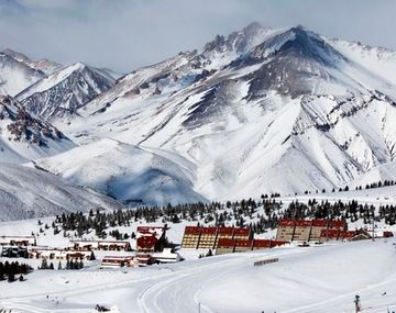 Avalancha de nieve en Las Leñas: cinco esquiadores quedaron atrapados