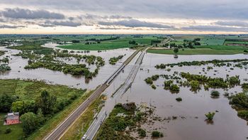 El gobierno declaró la emergencia nacional vial por el estado de la caminería rural en varias zonas de Uruguay. El gobierno declaró la emergencia nacional vial por el estado de la caminería rural en varias zonas de Uruguay.