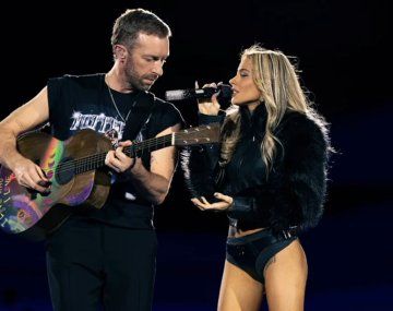 Tini Stoessel junto a Chris Martin en Tecnópolis.