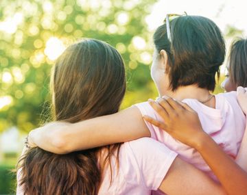 Pedían un hogar y lo tendrán: una mujer adoptará a tres hermanitas que no querían ser separadas