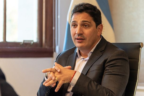 Marinucci aseguró que las personas que transiten con obleas truchas están cometiendo un fraude. Marinucci aseguró que las personas que transiten con obleas truchas están cometiendo un fraude.