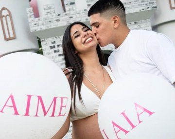 Nacieron las gemelas de Daniela Celis y Thiago Medina