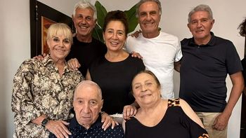 carlos bilardo festejo sus 88 anos con los campeones del 86 y claudia villafane carlos bilardo festejo sus 88 anos con los campeones del 86 y claudia villafane