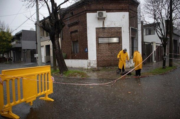 Zárate, bajo agua: cayeron más de 260 milímetros y rige alerta roja por fuertes tormentas