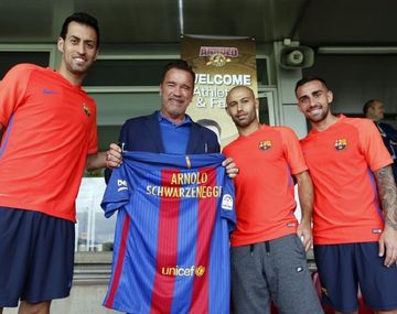 Estos sí que pegan: Schwarzenegger con los indestructibles de Barça