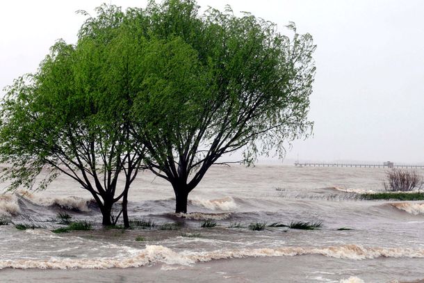 Prevén un pico de 2,80 metros en la crecida del Río de la Plata