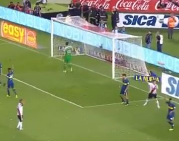 Scocco convirtió, pero Pitana lo invalidó