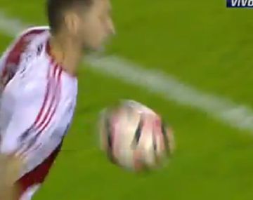 Pareció hombro, pero el árbitro cobró mano