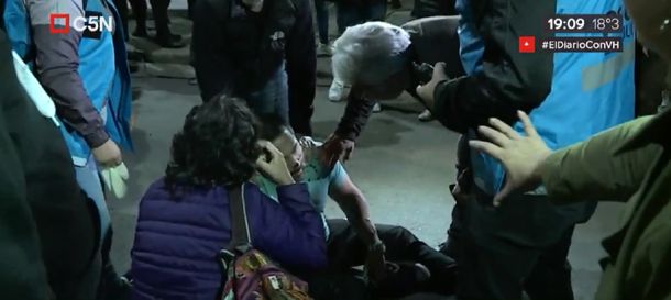 Violenta represión frente a la embajada de Venezuela: incidentes y dos heridos