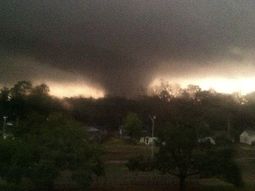 un feroz tornado azoto gran parte de mississippi un feroz tornado azoto gran parte de mississippi