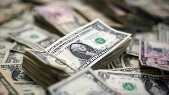 El dólar retrocedió y tocó mínimos de cuatro semanas frente al yen. El dólar retrocedió y tocó mínimos de cuatro semanas frente al yen.